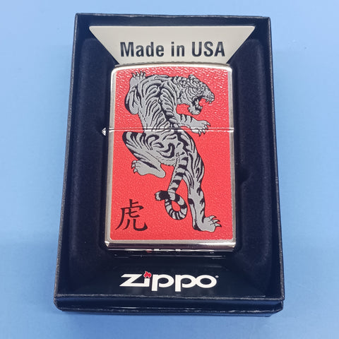 Zippo Tiger w/red background High Polish Chrome 250-06950